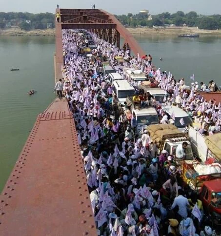 वाराणसी में जय गुरु देव के कार्यक्रम में भगदड़, 12 की मौत