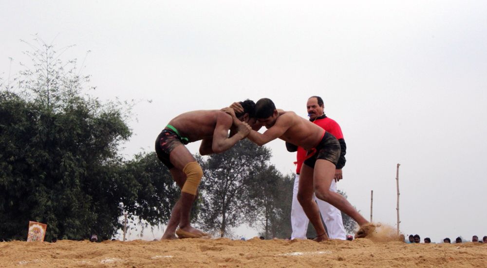 भैरहवा मे अंतर्राष्ट्रीय स्तर की कुश्ती का शुभारंभ