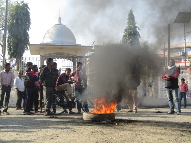 मधेशियों की लाशों पर बिछा रहे राजनैतिक बिसात