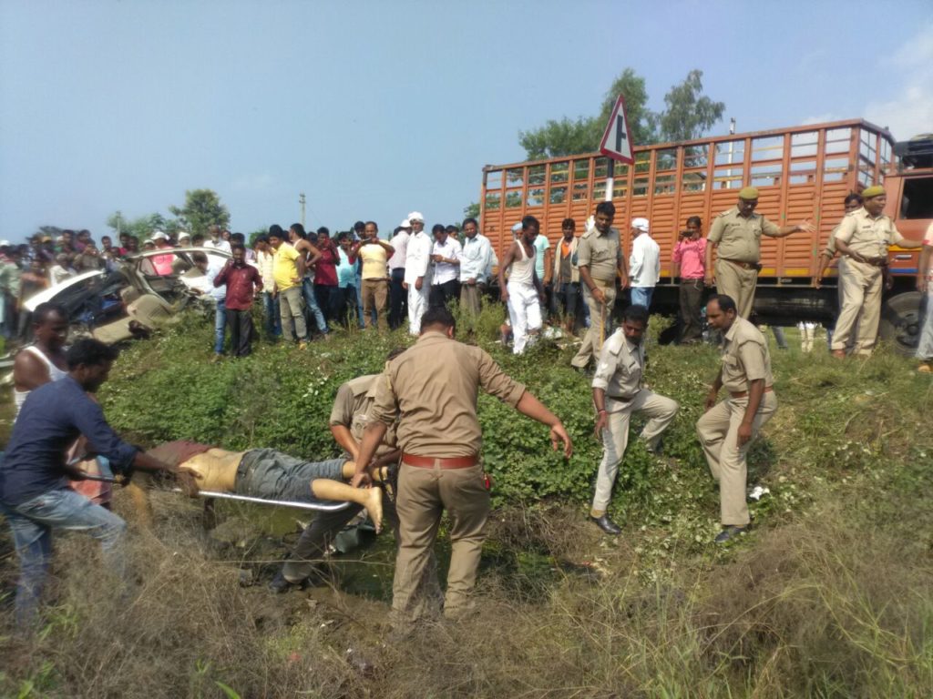 इंडो नेपाल न्यूज के हेल्फ लाइन को दे सूचना 