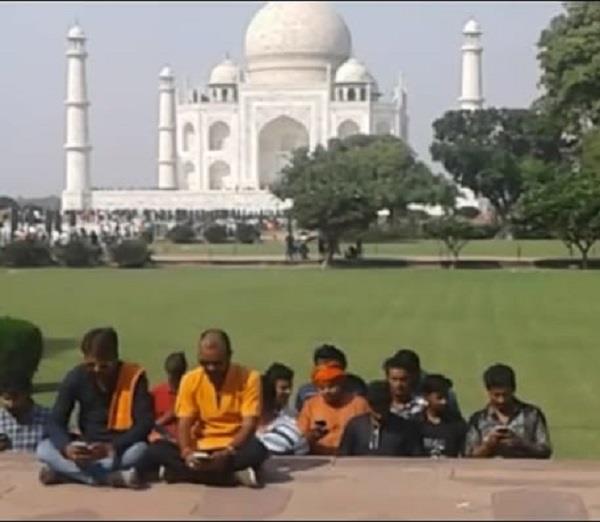 हिंदूवादी संगठनों ने किया ताज परिसर में शिव चालीसा का पाठ, मचा हड़कंप