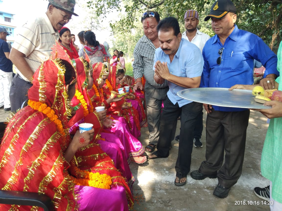 नौतनवा: गोरखा समाज ने किया फूल पाती कार्यक्रम, गुड्डू खान ने दी बधाई