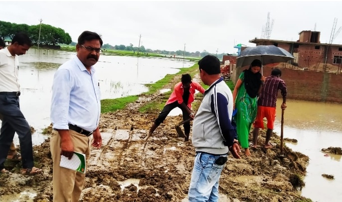 सोनौली बॉर्डर: मुहल्लो से जल निकासी को लेकर बेचैन रहा नगर पंचायत प्रशासन