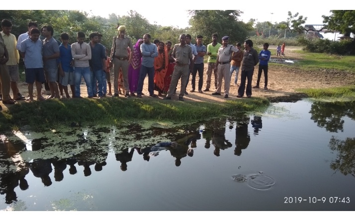 नौतनवा: रेलवे माल गोदाम के पानी से भरे गड्ढे में मिली युवक की लाश