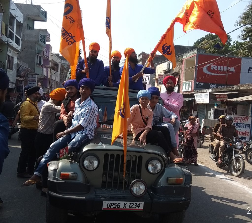 नौतनवा: गुरु नानक देव जी के प्रकाश गुरु पर्व पर खालसा मार्च