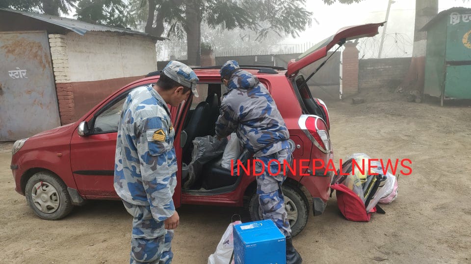 कार से तस्करी कर लाया जा रहा भारतीय कपड़ा बरामद, कार सीज