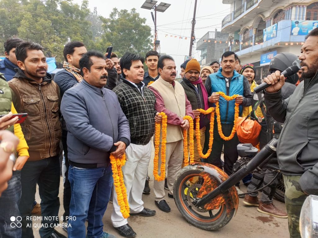 हेलमेट जागरूकता रैली का चेयरमैन नौतनवा ने किया भव्य स्वागत