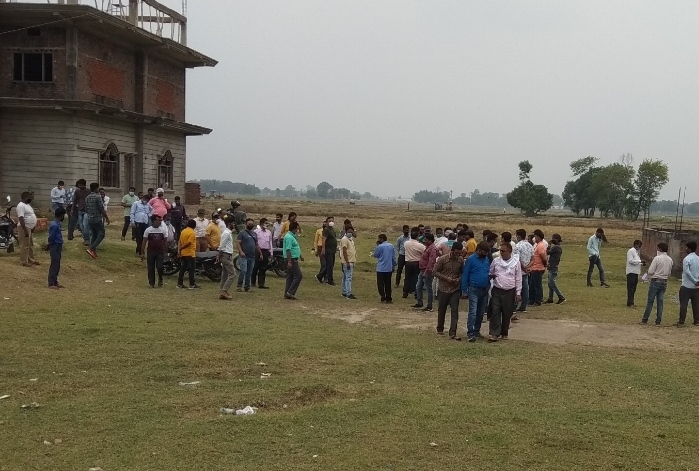 सोनौली बार्डर:भारतीय कस्टम एजेंटों का कलम बंद हड़ताल शुरू, ट्रकों के पहिए थमे 