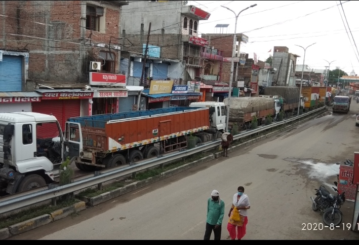 सोनौली बॉर्डर से लेकर 13 किलोमीटर तक क्यों लगा है ट्रको का लंबा जाम,जानिए पूरा मामला