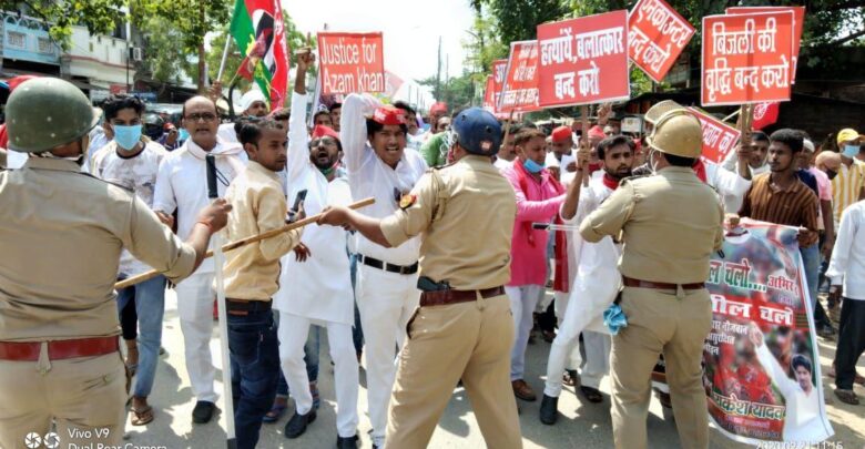 फरेंदा: सपाइयों का ज्ञापन को लेकर प्रदर्शन, लाठीचार्ज,चार गिरफ्तार