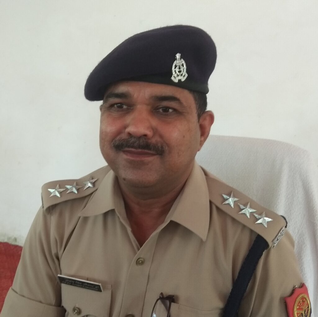 घर छोड़कर जाने वाले परिवारों को पुलिस को देना होगा सूचना--- सीओ नौतनवा