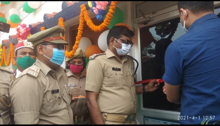 सोनौली पुलिस चौकी के आधुनिक कार्यालय का डीएम, एसपी ने किया उदघाटन