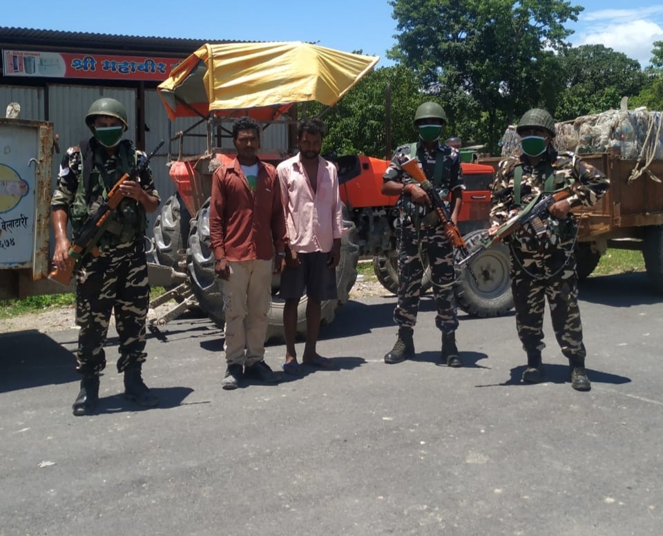 बार्डर सील फिर भी नही थम रही तस्करी, स्क्रैप बरामद, दो तस्कर गिरफ्तार