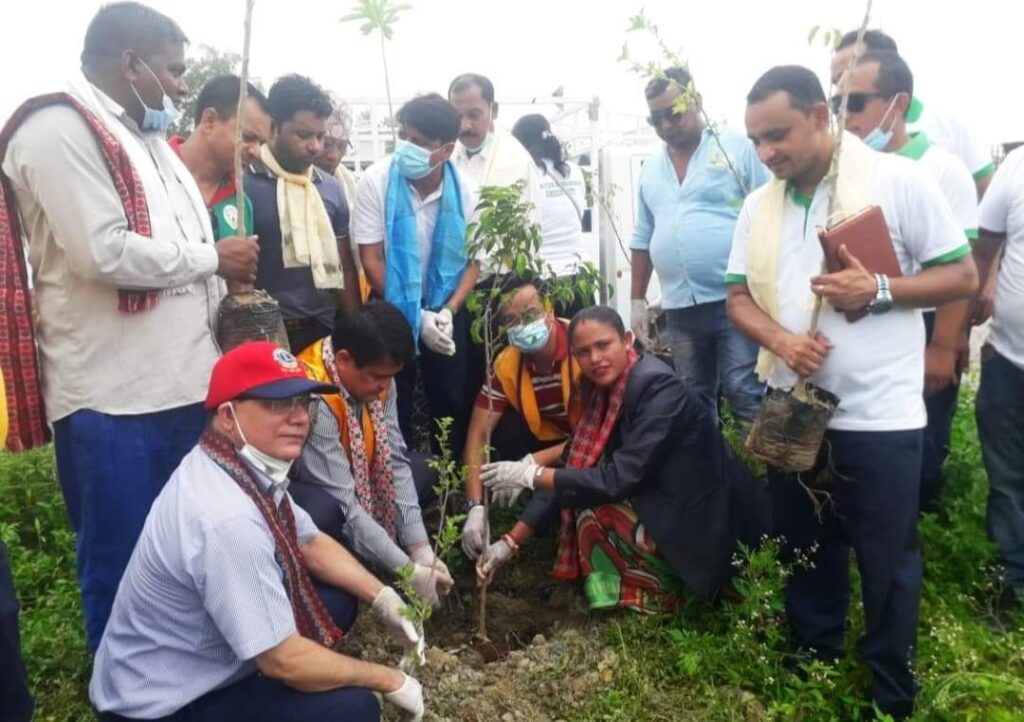 नेपाल: भैरहवां में उद्योग, वन तथा वातावरण मन्त्री ने किया पौधारोपण