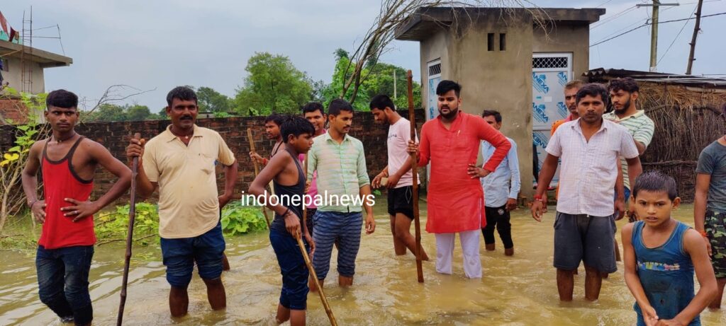 सोनौली नगर पंचायत के 6 वार्डों में घुसा पानी, बाढ़ में घुस पहुंचे शिवम, जाना हाल