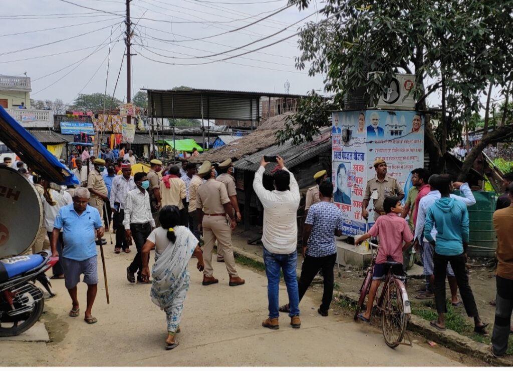 सोनौली- हरदीडाली गांव में पहुंचे एसडीएम, विद्यालय से हटा कब्जा, चर्चाओं का बाजार गर्म