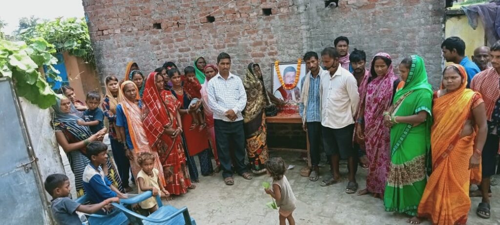 सोनौली- बड़ी शिद्दत के साथ याद किए जा रहे स्व० सुधीर त्रिपाठी