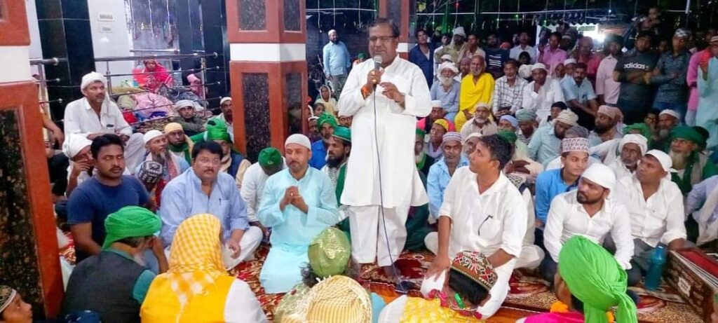 लक्ष्मीपुर --नईम बाबा के उर्स में पहुंचे अशोक जायसवाल हुआ भव्य स्वागत