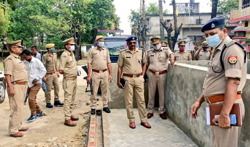 पुलिस अधीक्षक महाराजगंज पहुंचे नौतनवा, थाने का किया औचक निरीक्षण,दिए निर्देश