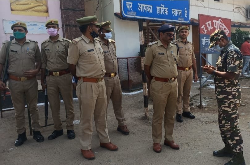 सोनौली बॉर्डर पहुंचे पुलिस कप्तान , त्योहारों के मद्देनजर कड़ी सुरक्षा बरतने का निर्देश