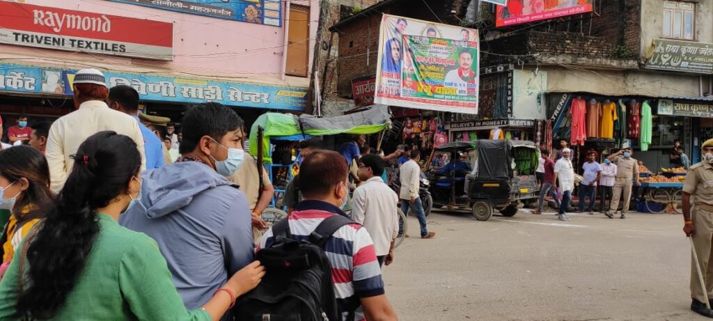 सोनौली-श्रीरामजानकी मंदिर चौरहे पर बैनर के उपर बैनर टागने को लेकर तनाव