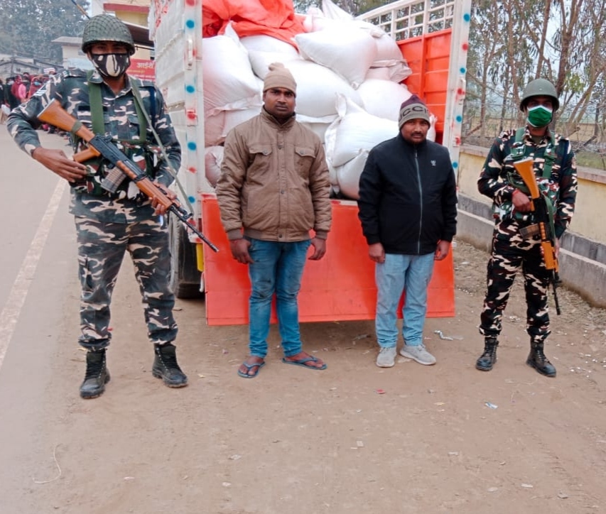 ठूठीबारी- पिकअप सहित कनाडियन मटर की खेप के साथ दो आरोपी गिरफ्तार