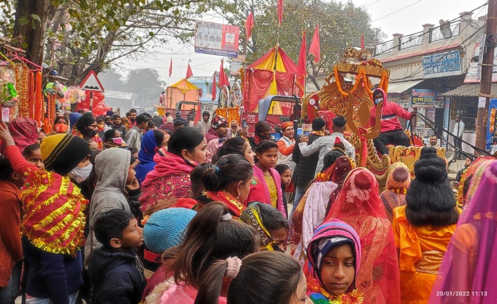 नौतनवा- माता बनैलिया मंदिर परिसर से निकली भव्य शोभायात्रा