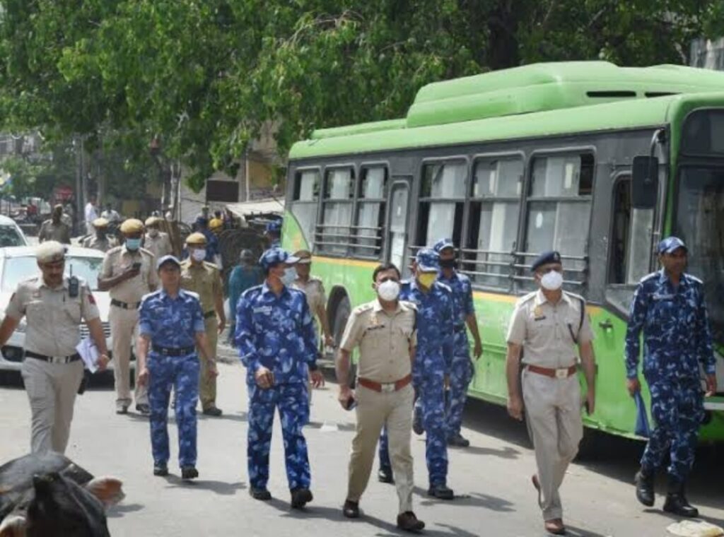 दिल्ली-जहांगीरपुरी इलाके में अतिक्रमण पर गरजा बुलडोजर, सुप्रीम कोर्ट ने लगाई रोक