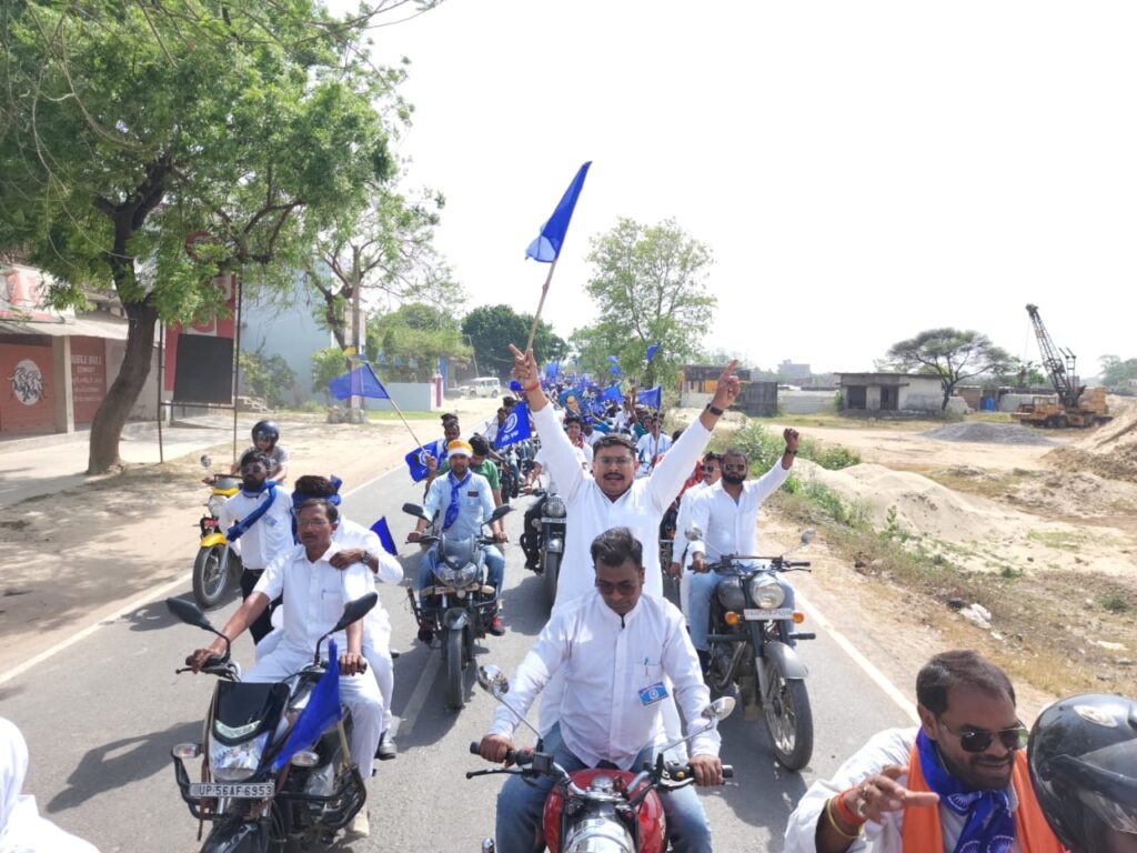 सोनौली--बाबा साहब भीमराव अंबेडकर जागरूकता बाइक रैली का हुआ स्वागत