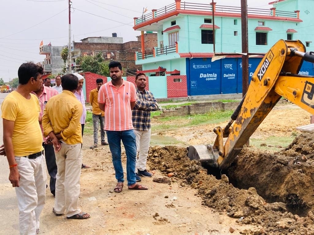 सोनौली:गांधीनगर में जल निकासी के लिए नाली निर्माण शुरु,हर्ष,शिवम को बधाई