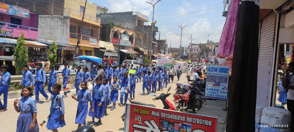 सोनौली बार्डर: शिवम त्रिपाठी के नेतृत्व में निकला विशाल तिरंगा रैली