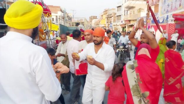 श्री गुरु नानक देव जी के प्रकाश पर्व पर, पंज प्यारों की अगुवाई में निकली शोभायात्रा