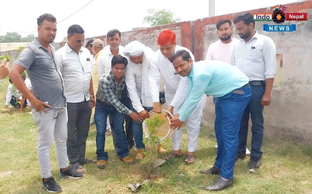 सोनौली: मिनी स्टेडियम में चेयरमैन ने पौधारोपण कर पर्यावरण संरक्षण का दिया संदेश