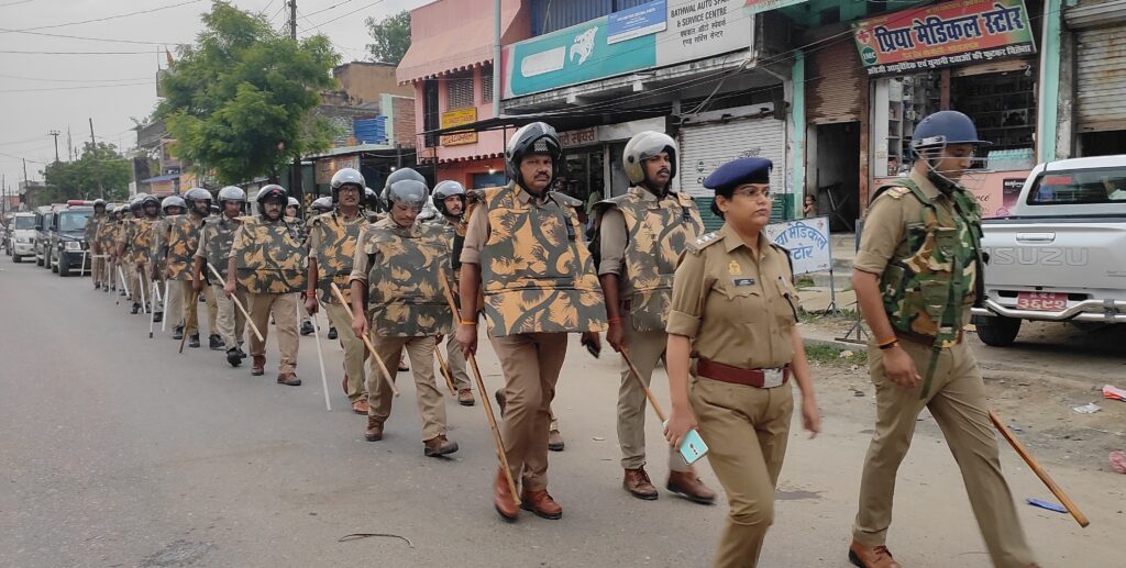 सोनौली बॉर्डर: पुलिस ने किया रूट मार्च,सुरक्षा का कराया एहसास