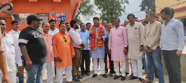 विधायक नौतनवा माता बनैलिया मंदिर मे पूजन हवन कर प्रधानमंत्री के दीर्धायु की कामना