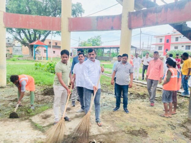 अध्यक्ष नौतनवा ने राष्ट्रपिता व लालबहादुर शास्त्री की मनाया जयन्ती