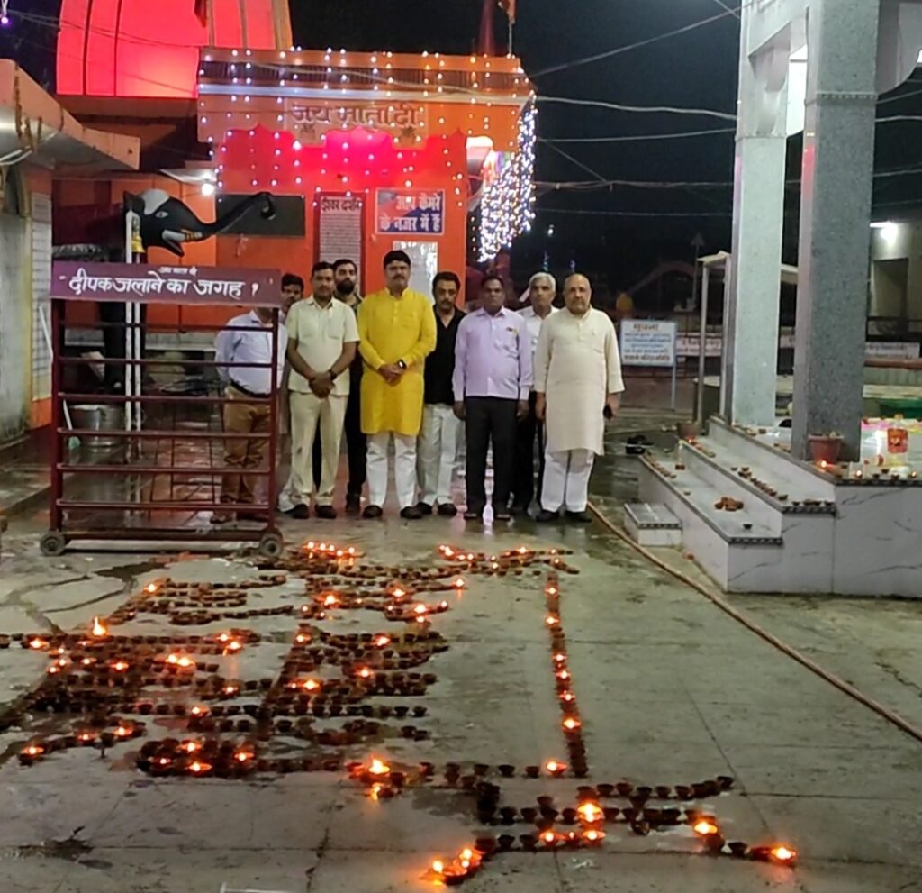 विधायक नौतनवा पहुंचे श्रीबनैलिया माता मंदिर, मनाया दीपउत्सव