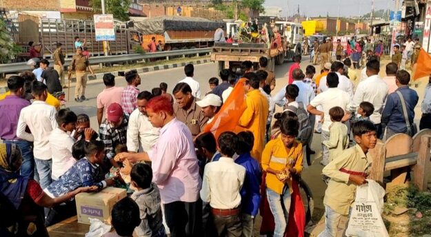 सोनौली: धूमधाम से निकाली गई माता चंचाई देवी का भव्य शोभायात्रा