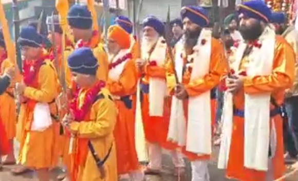 नौतनवा में गुरु गोविंद सिंह जयंती पर निकली भब्य शोभायात्रा