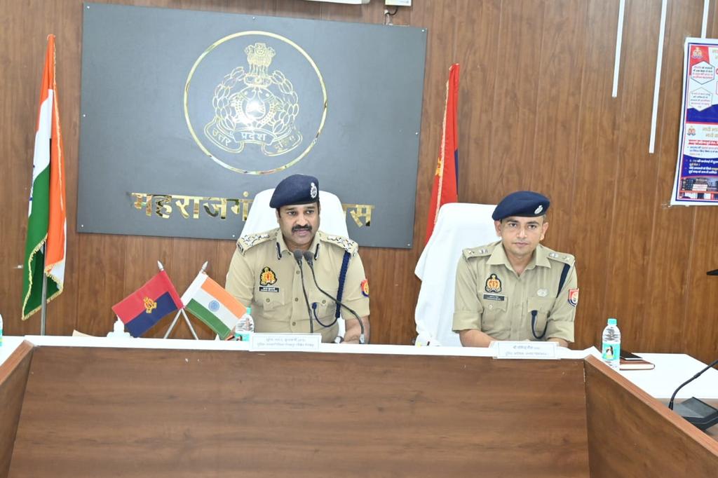 पुलिस उप महानिरीक्षक गोरखपुर ने किया जनपद महराजगंज का भ्रमण, पुलिस लाइन में ली सलामी