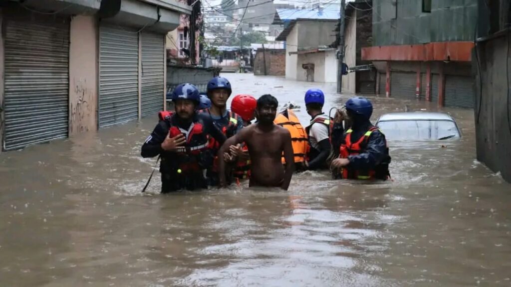 नेपाल में भारी बारिश से तबाही: 62 की मौत, 43 लापता