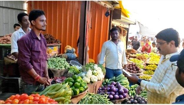 भाजपा सदस्यता अभियान: विधायक और चेयरमैन जनता के द्वार