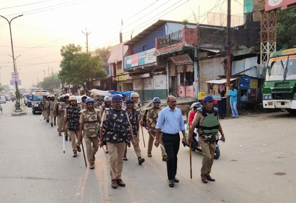 दीपावली और छठ पूजा को लेकर सोनौली में फ्लैग मार्च, दिया शांति का संदेश