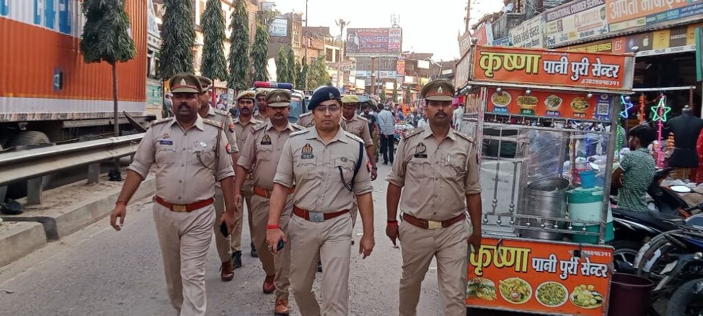 सोनौली: राष्ट्रीय राजमार्ग पर अपर पुलिस अधीक्षक का पैदल गश्त