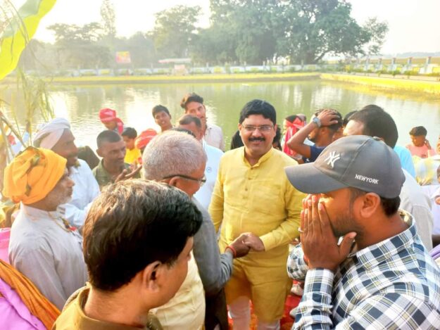 छठ महापर्व: विधायक ऋषि त्रिपाठी ने किया छठ घाटों का भ्रमण, व्रती महिलाओं का किया स्वागत