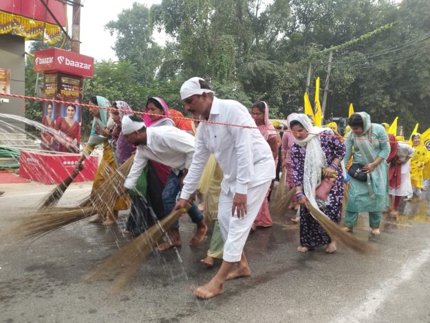 गुरु नानक देव जी महाराज के 555वें प्रकाशोत्सव पर नौतनवा में निकाली गई भव्य शोभायात्रा