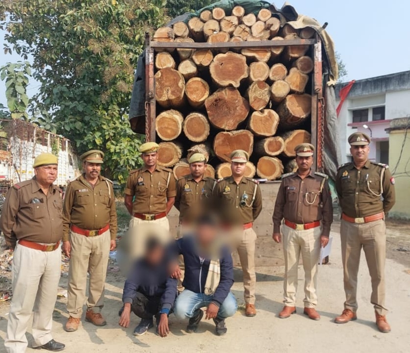 श्यामदेउरवा पुलिस और वन विभाग की संयुक्त कार्रवाई: करोड़ों की अवैध लकड़ी बरामद, दो गिरफ्तार