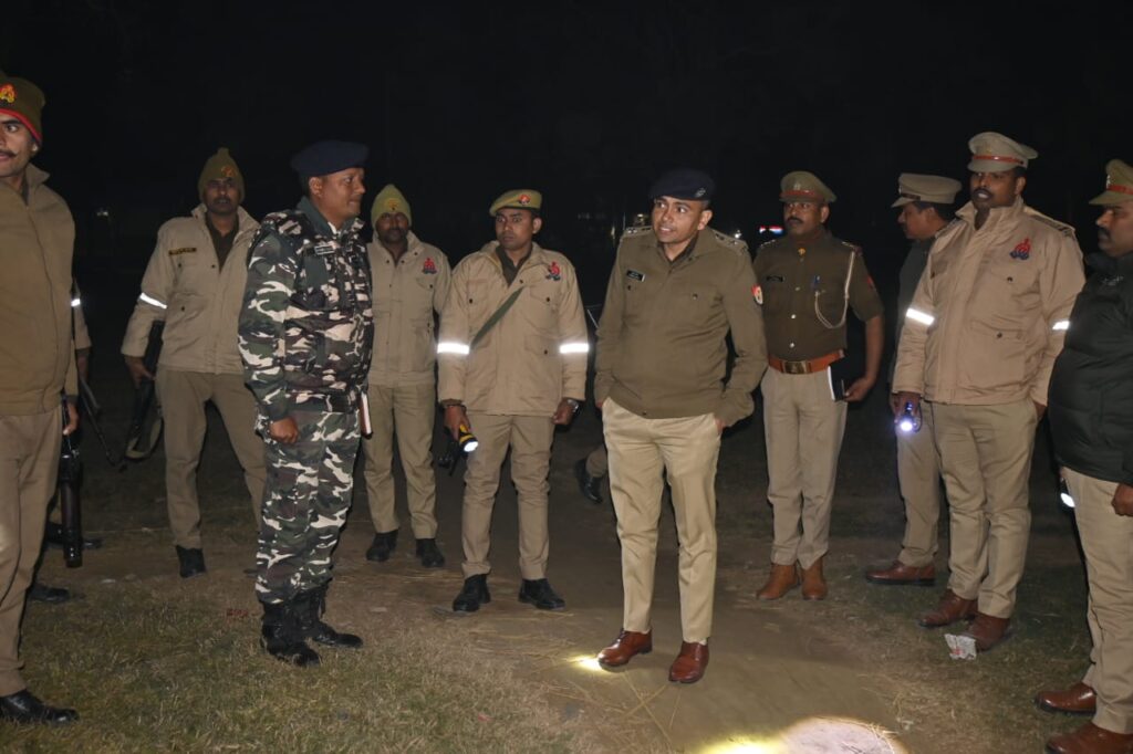 एसपी महराजगंज ने भारत-नेपाल बार्डर के अति संवेदनशील मार्गो का किया निरीक्षण