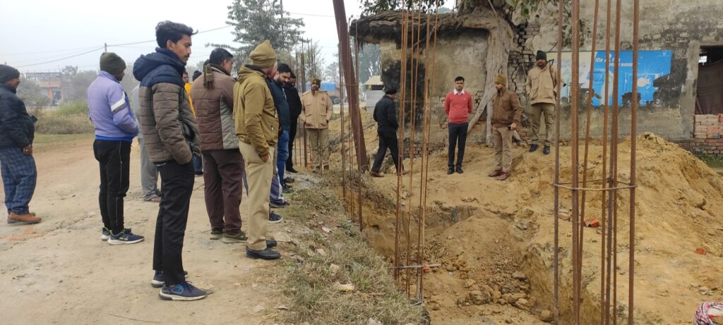 कोटही माता मंदिर मार्ग पर कस्टम कार्यालय निर्माण से आवागमन बाधित, ग्रामीणों में आक्रोश