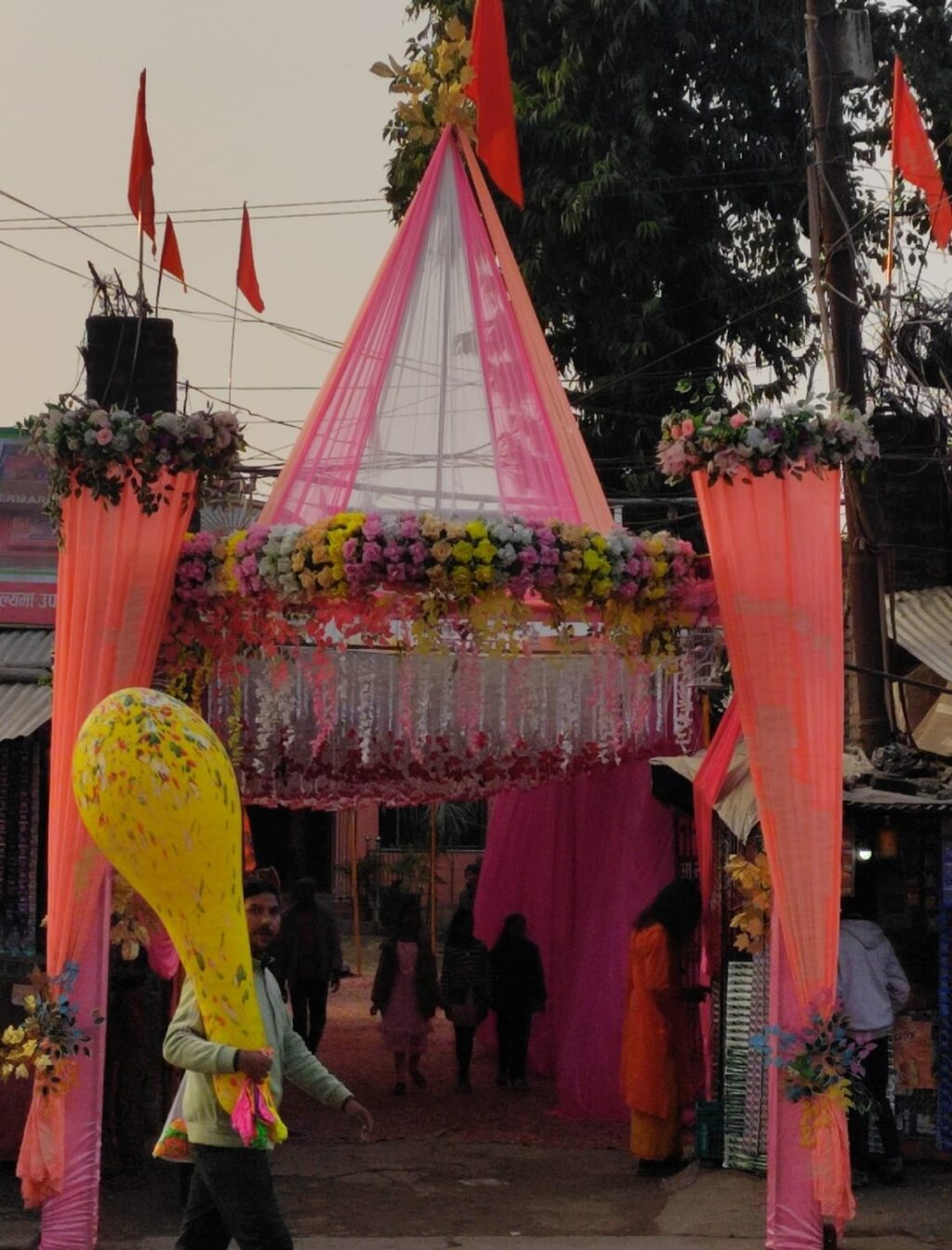 श्री राम जानकी मंदिर सोनौली का 19वां स्थापना दिवस कल, तैयारी हुई पूरी